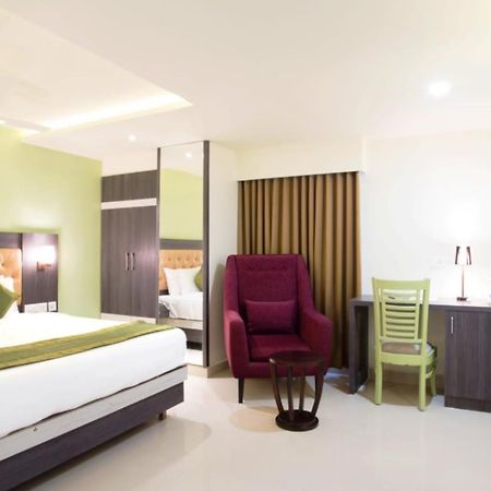 Olive Tree Hotel 비자야와다 외부 사진