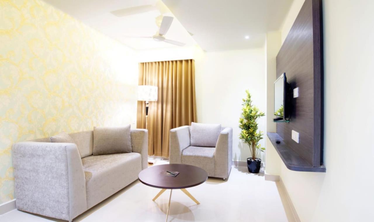 Olive Tree Hotel 비자야와다 외부 사진