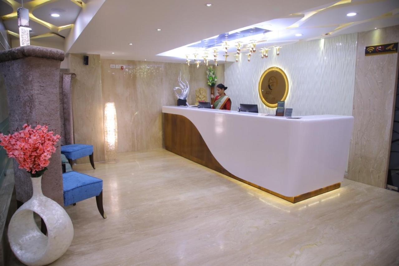 Olive Tree Hotel 비자야와다 외부 사진