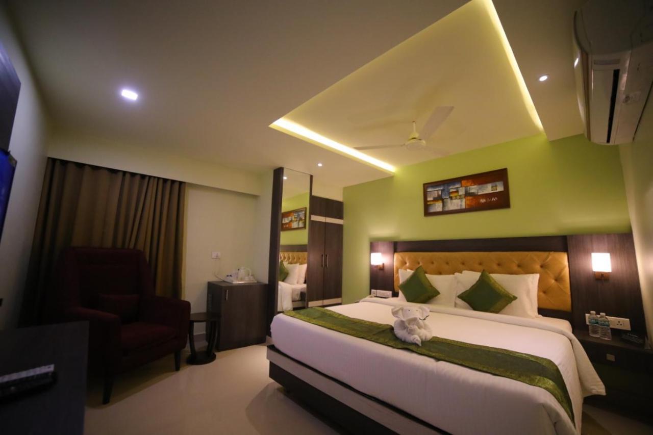Olive Tree Hotel 비자야와다 외부 사진