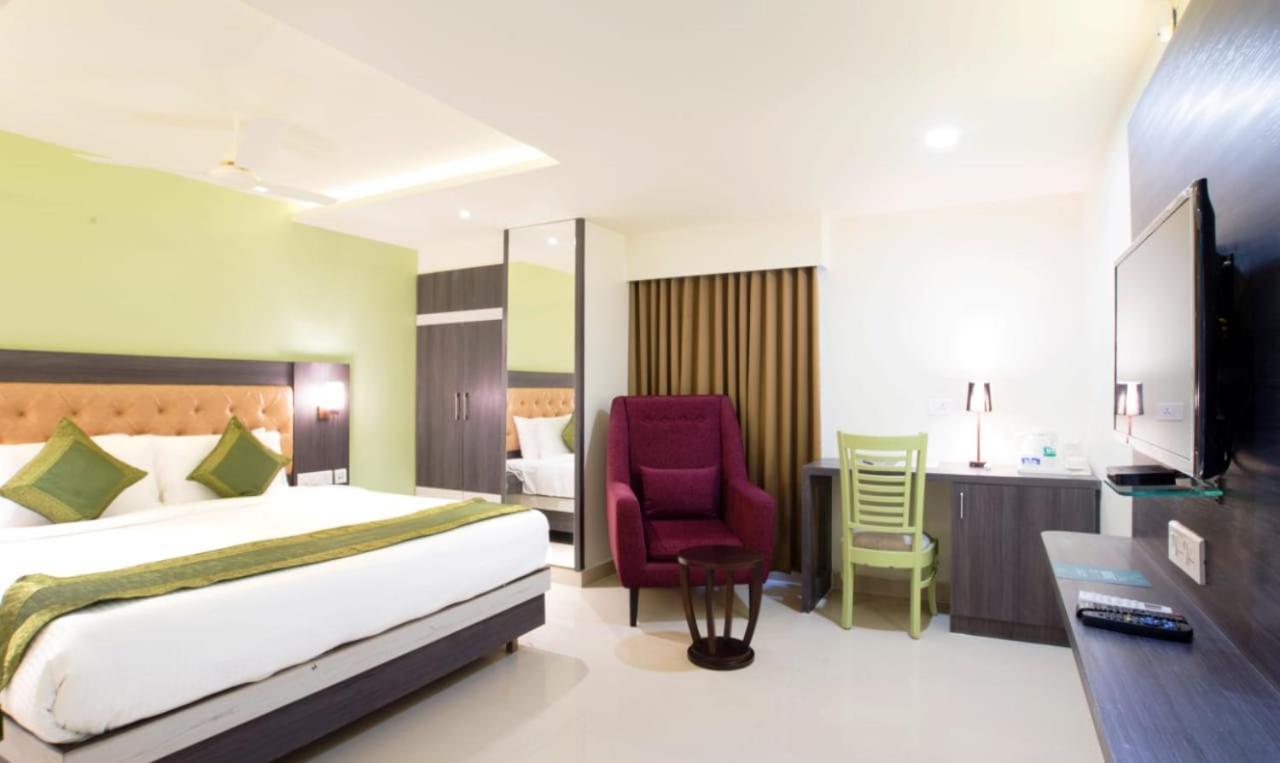 Olive Tree Hotel 비자야와다 외부 사진