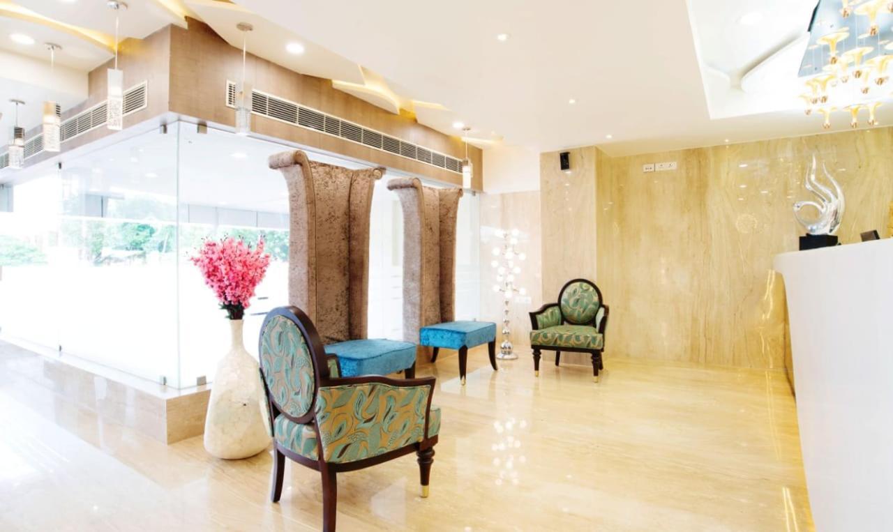 Olive Tree Hotel 비자야와다 외부 사진
