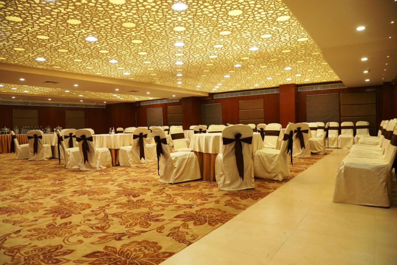 Olive Tree Hotel 비자야와다 외부 사진