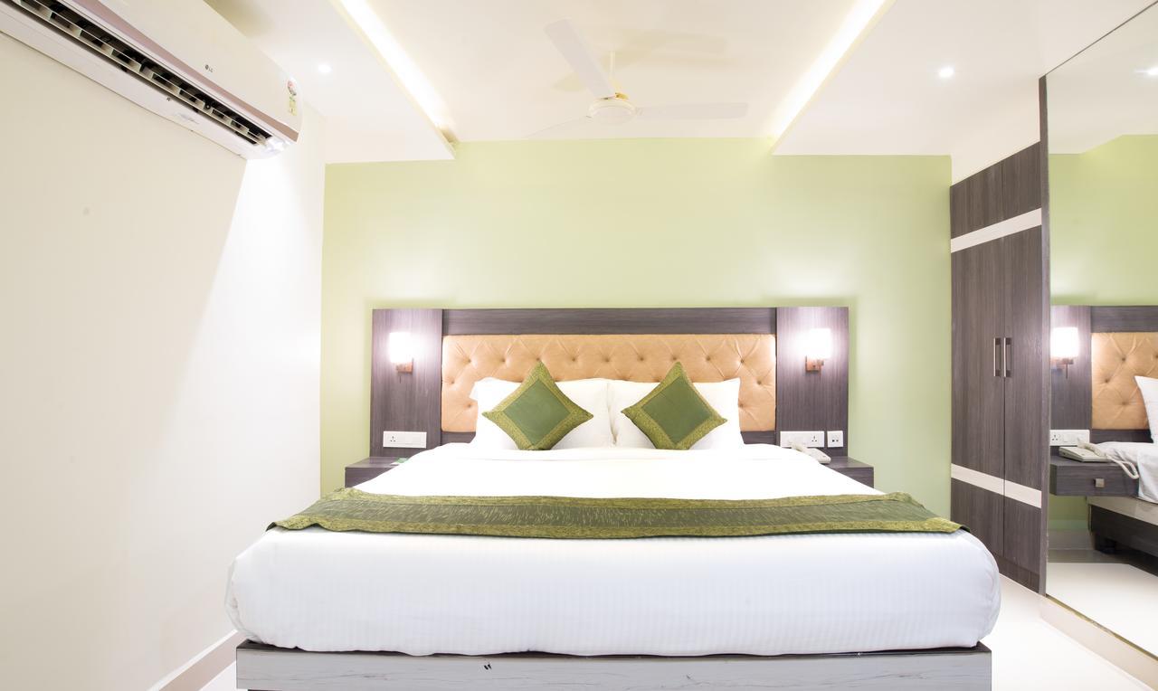 Olive Tree Hotel 비자야와다 외부 사진
