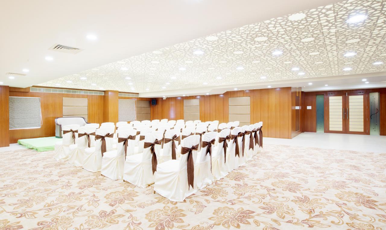 Olive Tree Hotel 비자야와다 외부 사진